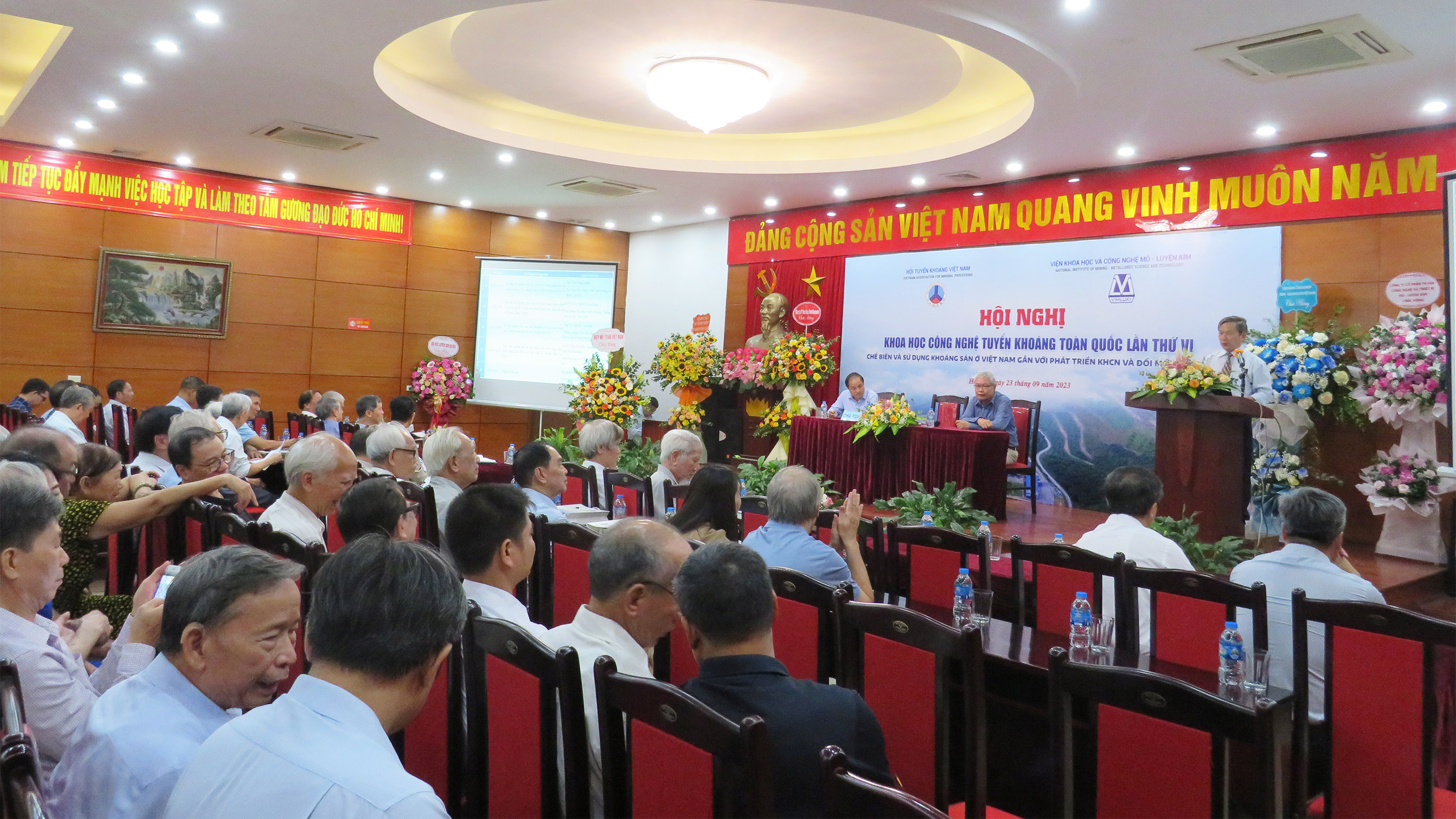 khoáng sản