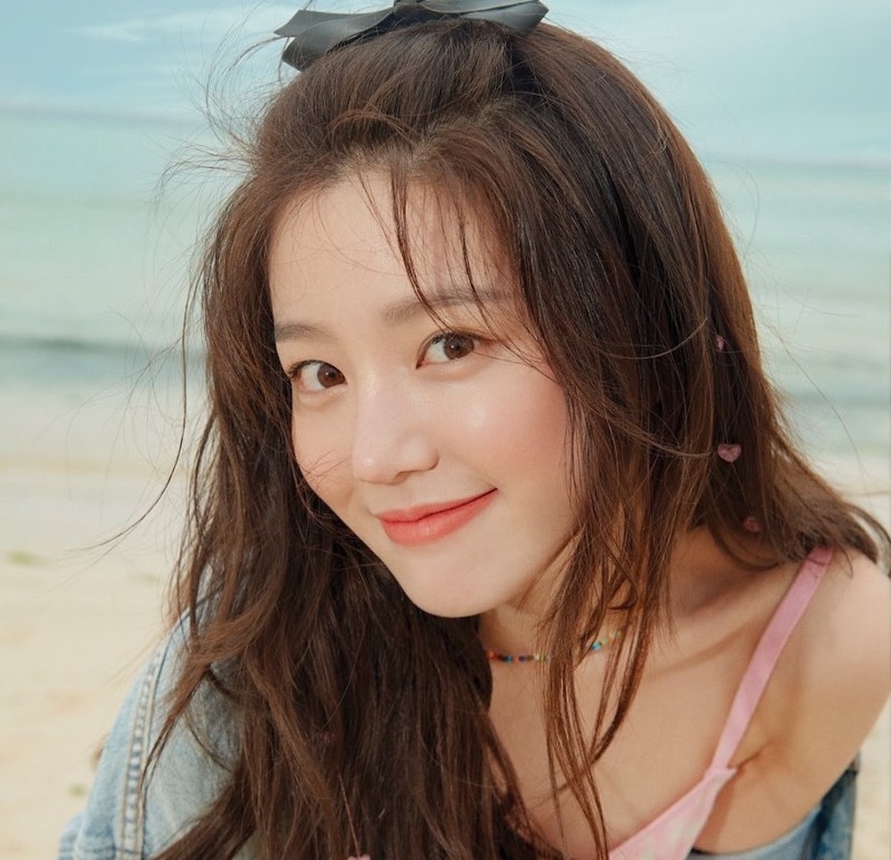 Lee Yoo Bi vai Han Mo Ne