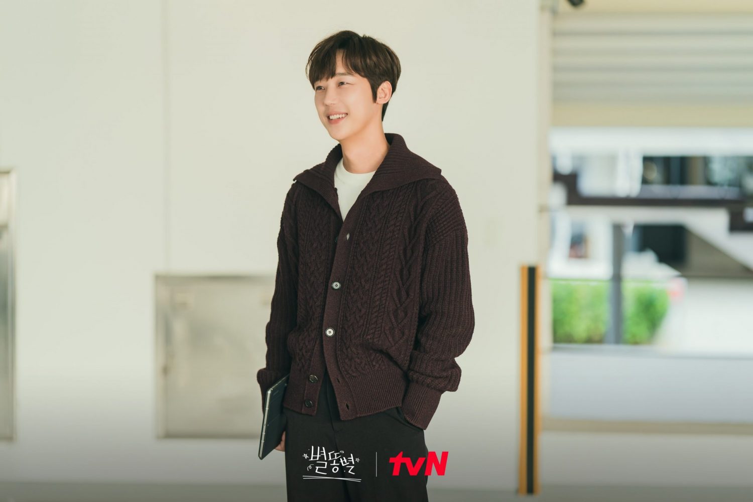 Yoon Jong Hoon vai Yang Jin Mo phim Cuộc chiến sinh tồn (The Escape of the Seven: War for Survival)