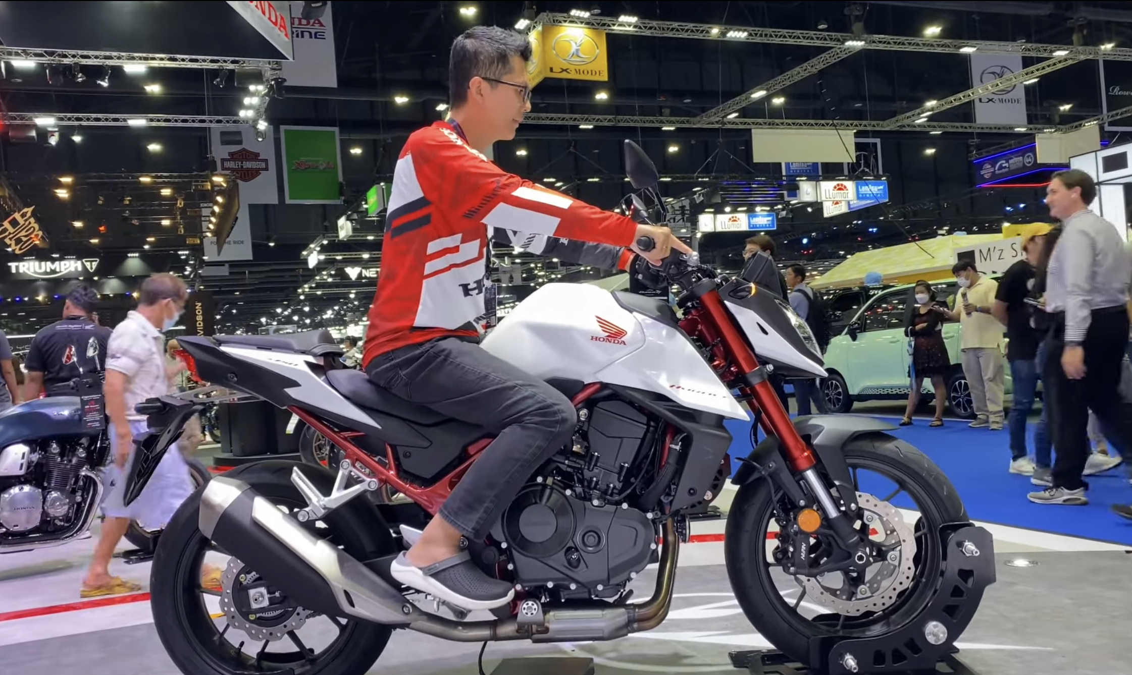 Honda CB750 Hornet thử âm thanh pô Akrapovic 2023