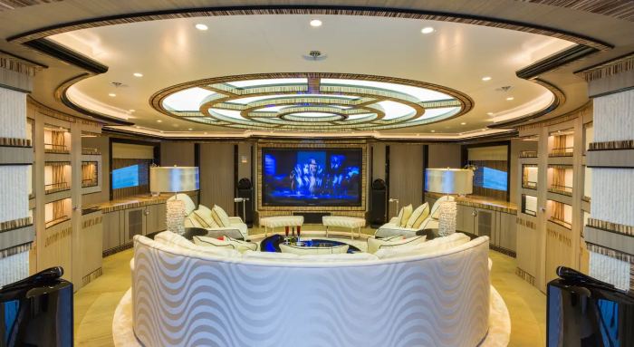 Phòng khách ở bên trong du thuyền