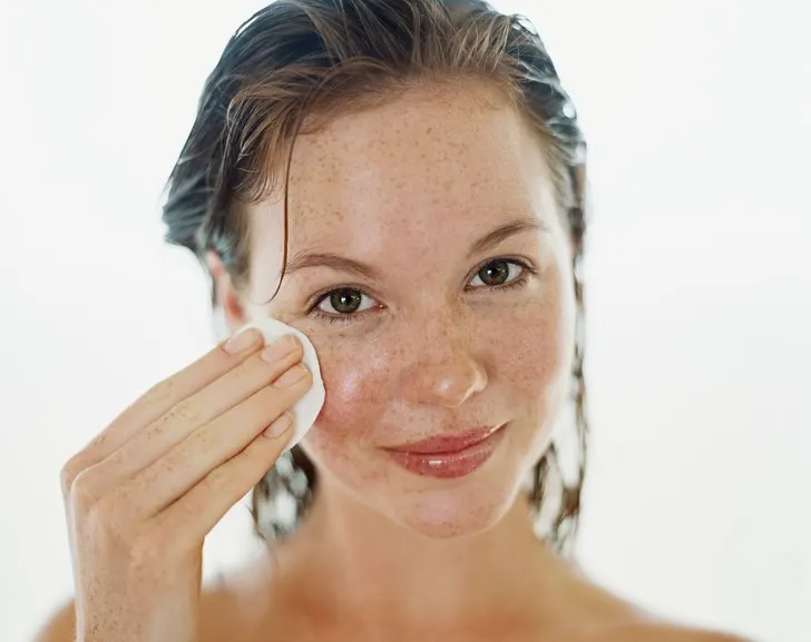 removing-make-up.jpg.png