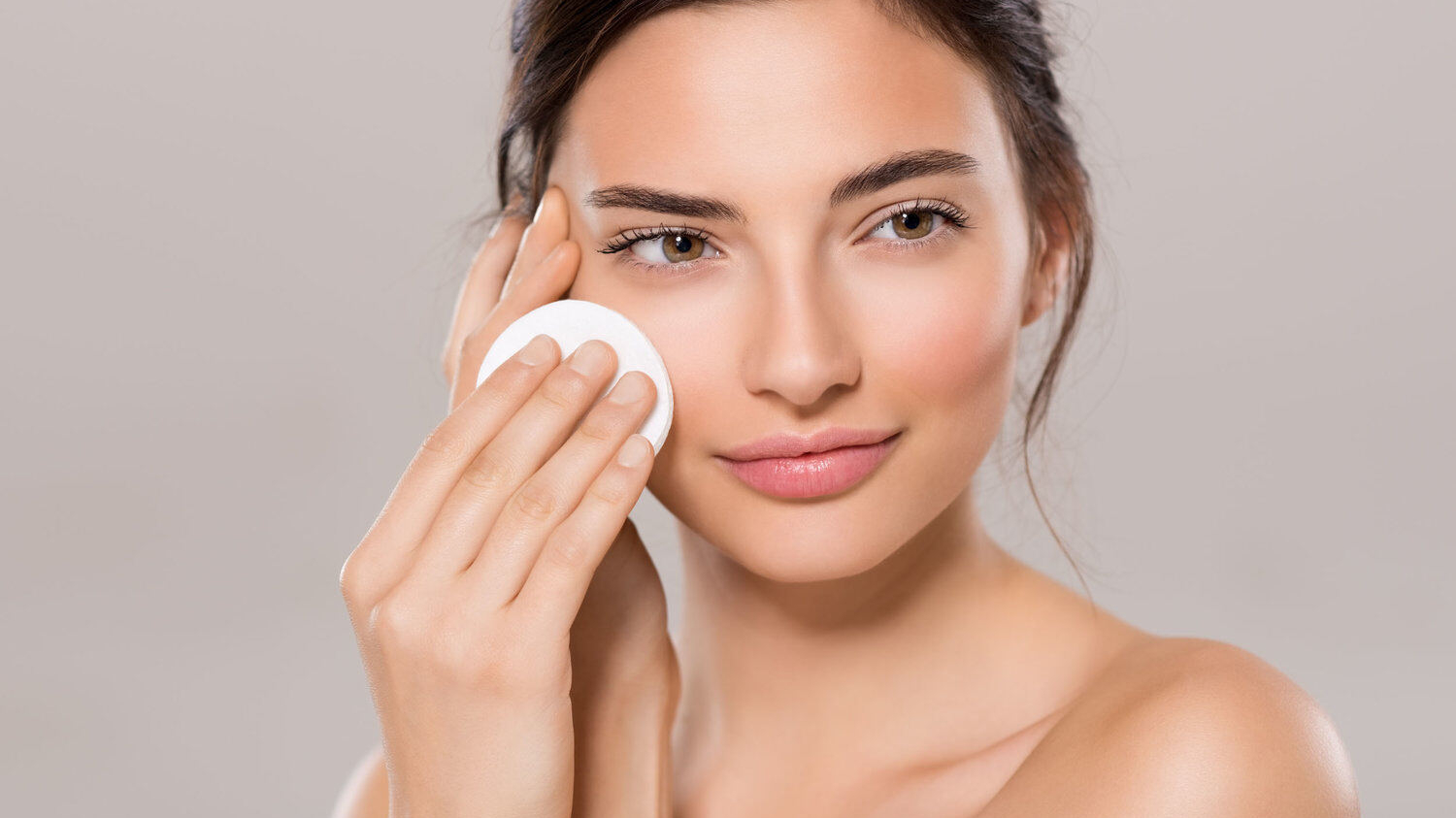 Tẩy trang dạng dầu hay dạng nước, đâu là chọn lựa chân ái với làn da?