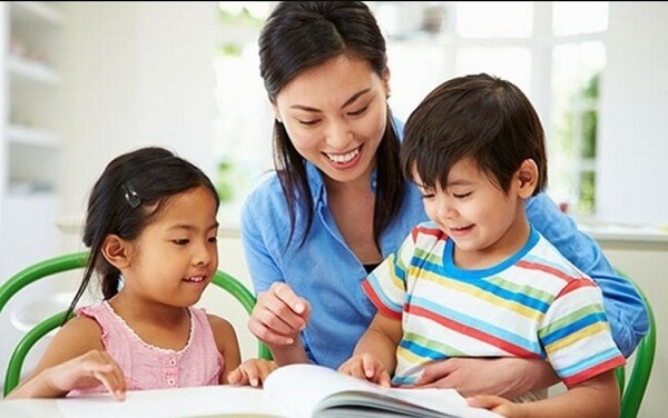 Phụ huynh nên thường xuyên tham gia trao đổi và giải đáp thắc mắc cho con