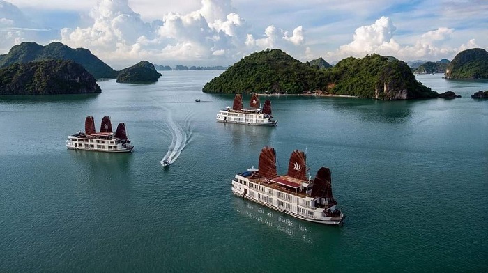 Pelican Cruise do công ty Du thuyền Hình ảnh Hạ Long phụ trách.