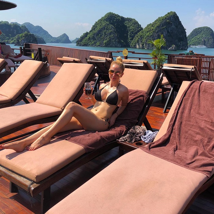 Pelican cung cấp nhiều trò chơi dưới nước sôi động cùng không gian tắm nắng cực chill. Ảnh: Instagram @beat.zoz