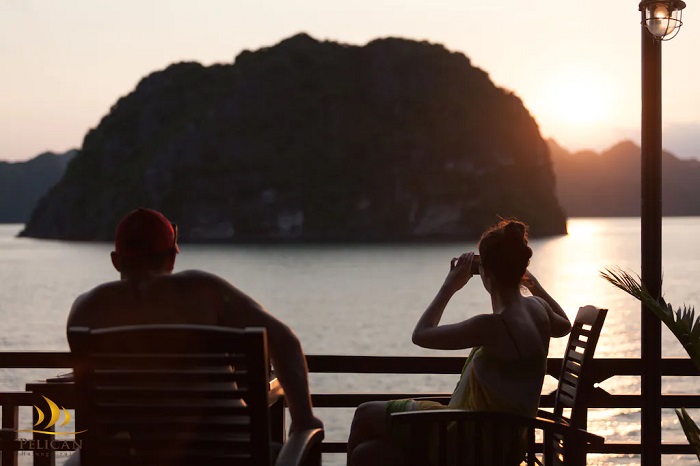 Đến với Hạ Long, du khách chắc chắn không thể bỏ lỡ trải nghiệm tuyệt vời trên du thuyền Pelican. Ảnh: Instagram @pelicancruises.halongbay