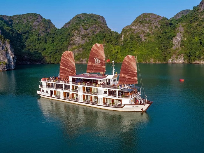 Thiết kế nổi bật của du thuyền Pelican Hạ Long. Ảnh: Du Thuyền Hạ Long