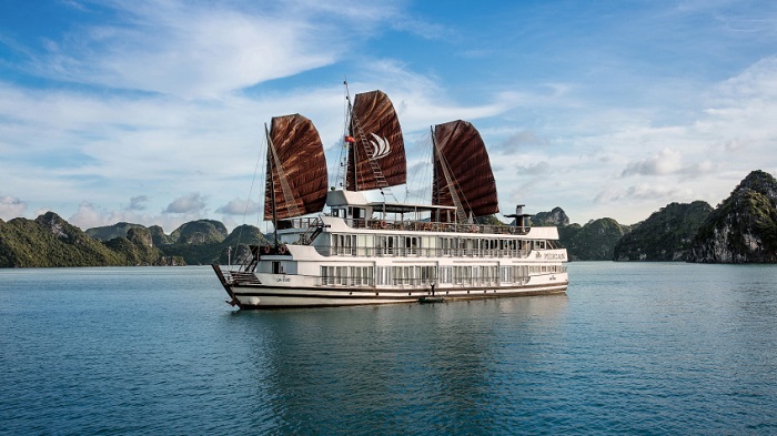 Pelican kết hợp hài hòa giữa vẻ đẹp cổ điển và tiện nghi hàng đầu. Ảnh: Instagram @pelicancruises.halongbay