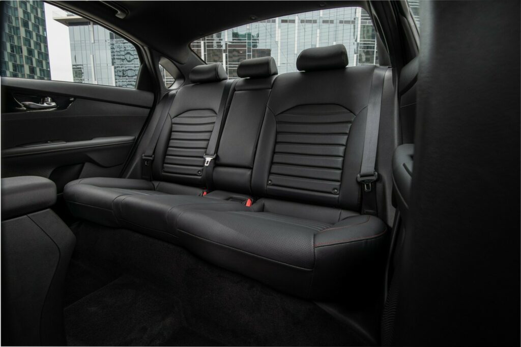 Kia Forte mới giá từ 21.000 USD