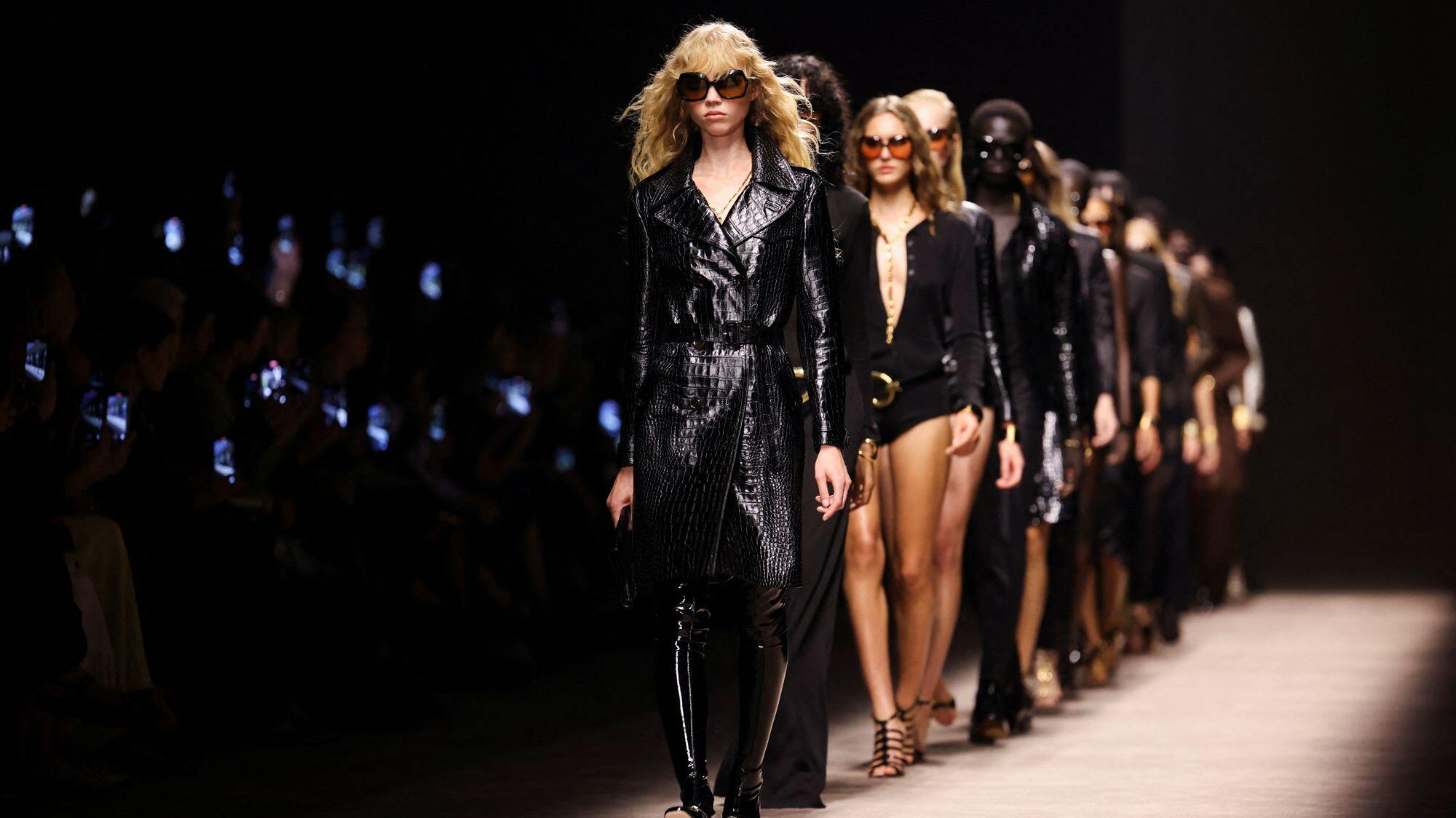 Tom Ford Xuân/Hè 2024 - Peter Hawkings ra mắt bộ sưu tập đầu tay
