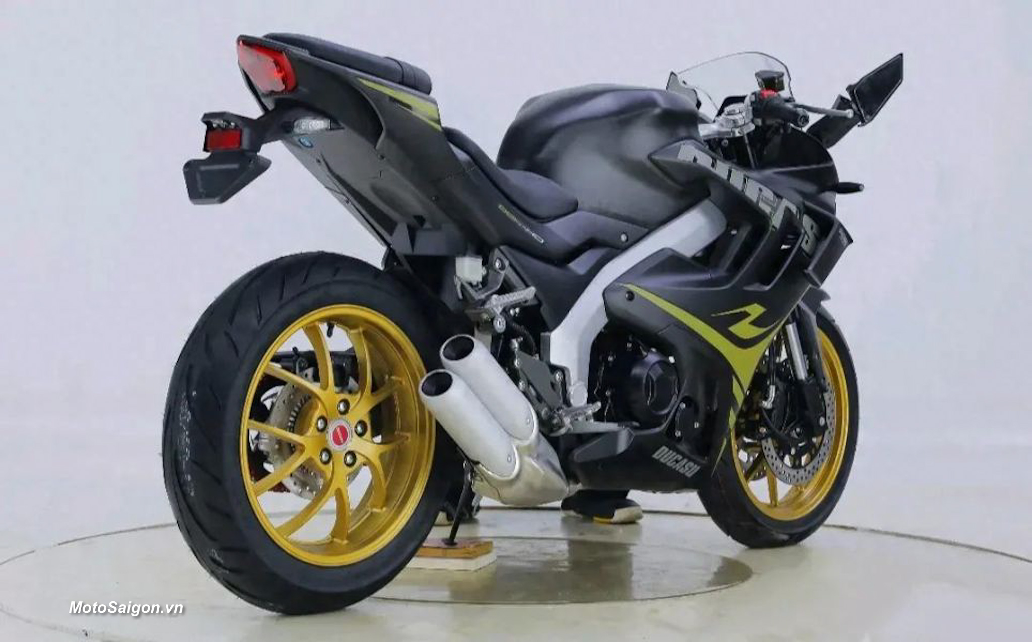 Ducasu DK400 nhái Ducati Supersport 950