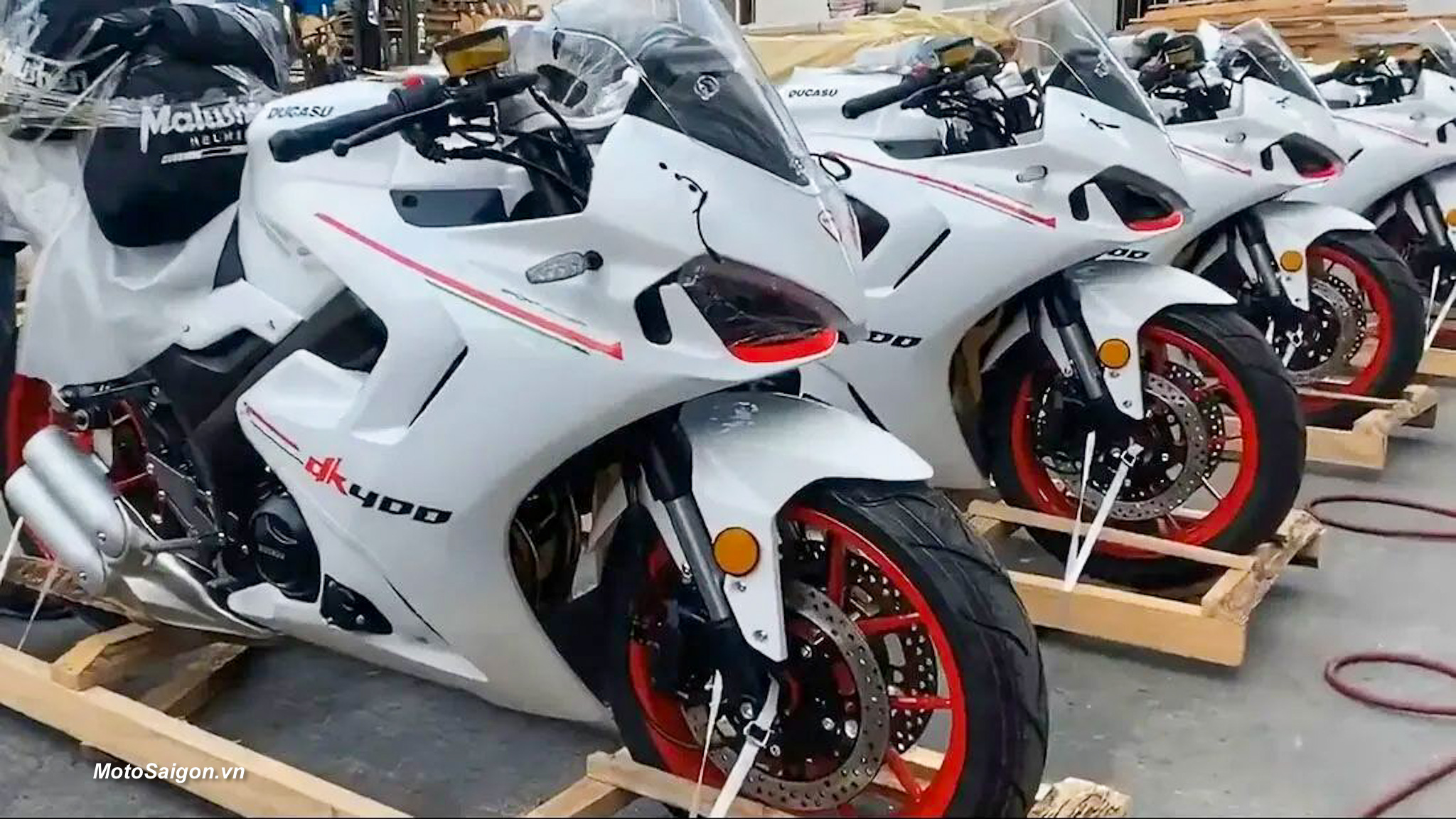 Ducasu DK400 nhái Ducati Supersport 950