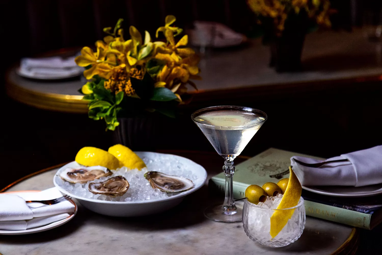 Hàu và Cocktail