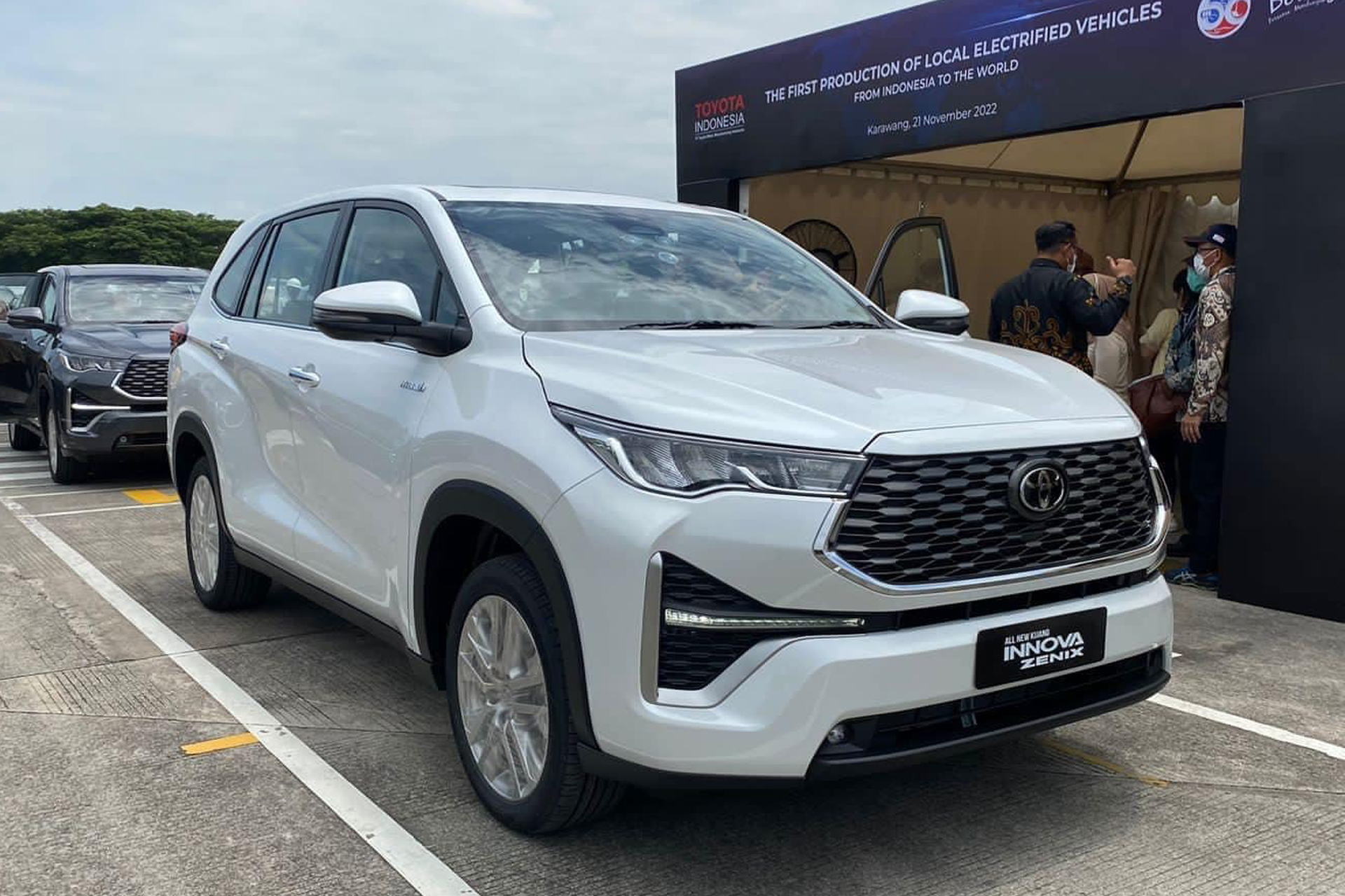 Toyota Innova Cross 2023 chốt lịch ra mắt vào ngày 12/10.