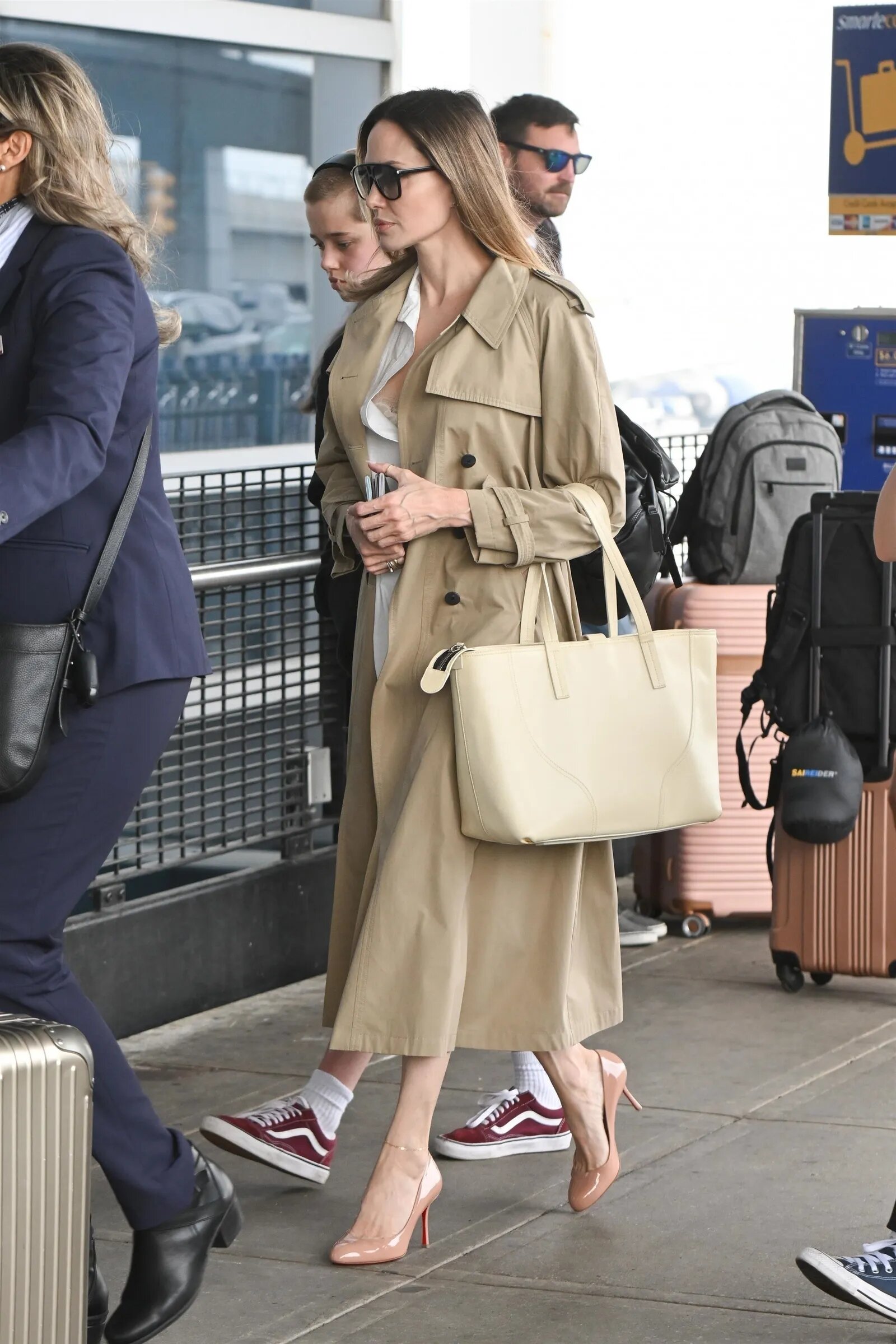 Angelina Jolie là ngôi sao đi đầu trào lưu "quiet luxury" năm 2023
