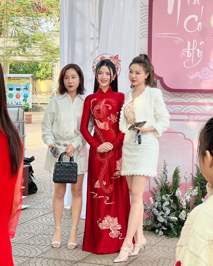 Cô dâu Chu Thanh Huyền đẹp lộng lẫy chờ chú rể Quang Hải
