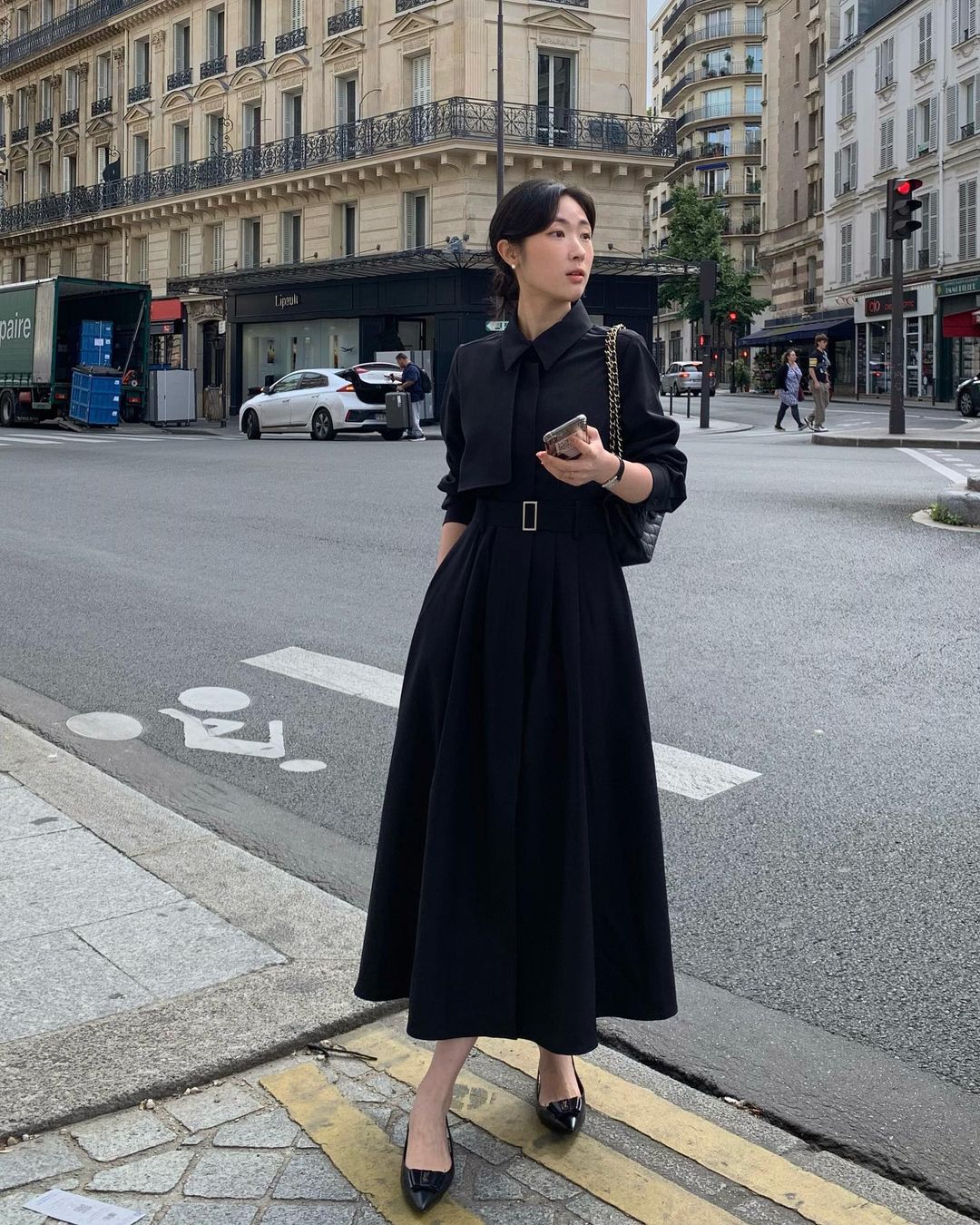 Học nàng blogger cách diện đồ "cả cây" đơn giản và thanh lịch