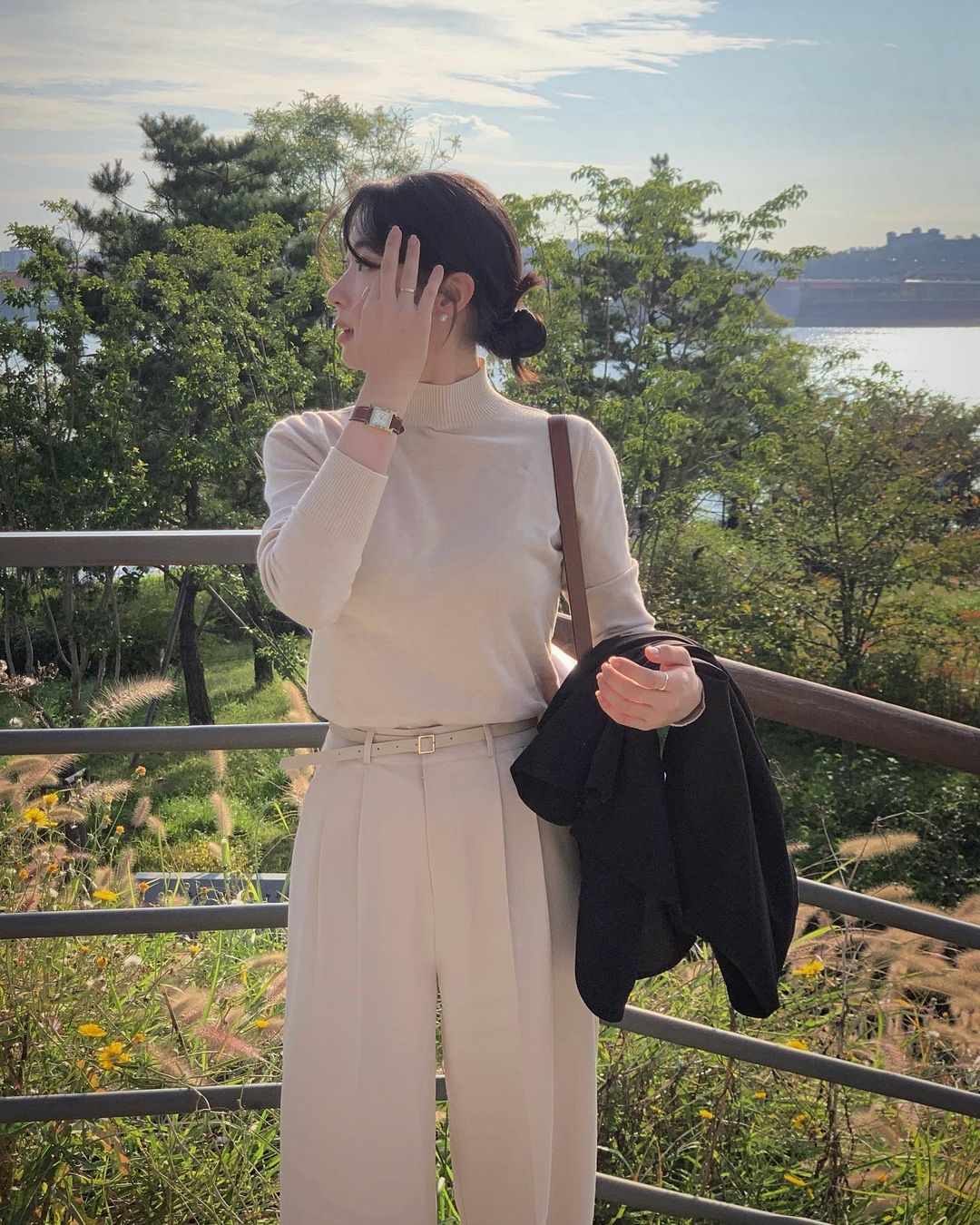 Học nàng blogger cách diện đồ "cả cây" đơn giản và thanh lịch