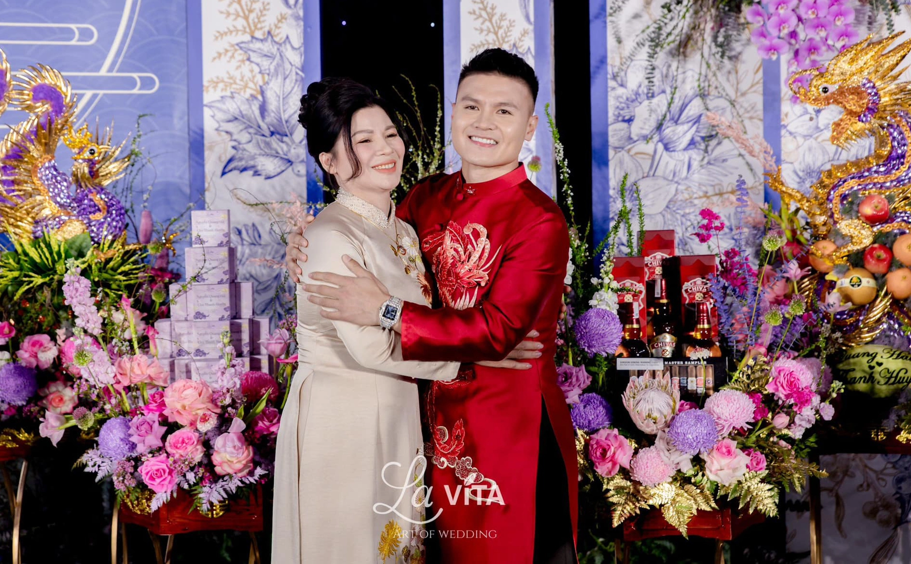 Quang Hải và Đoàn Văn Hậu đều đầu tư khủng cho mâm lễ ăn hỏi của mình.