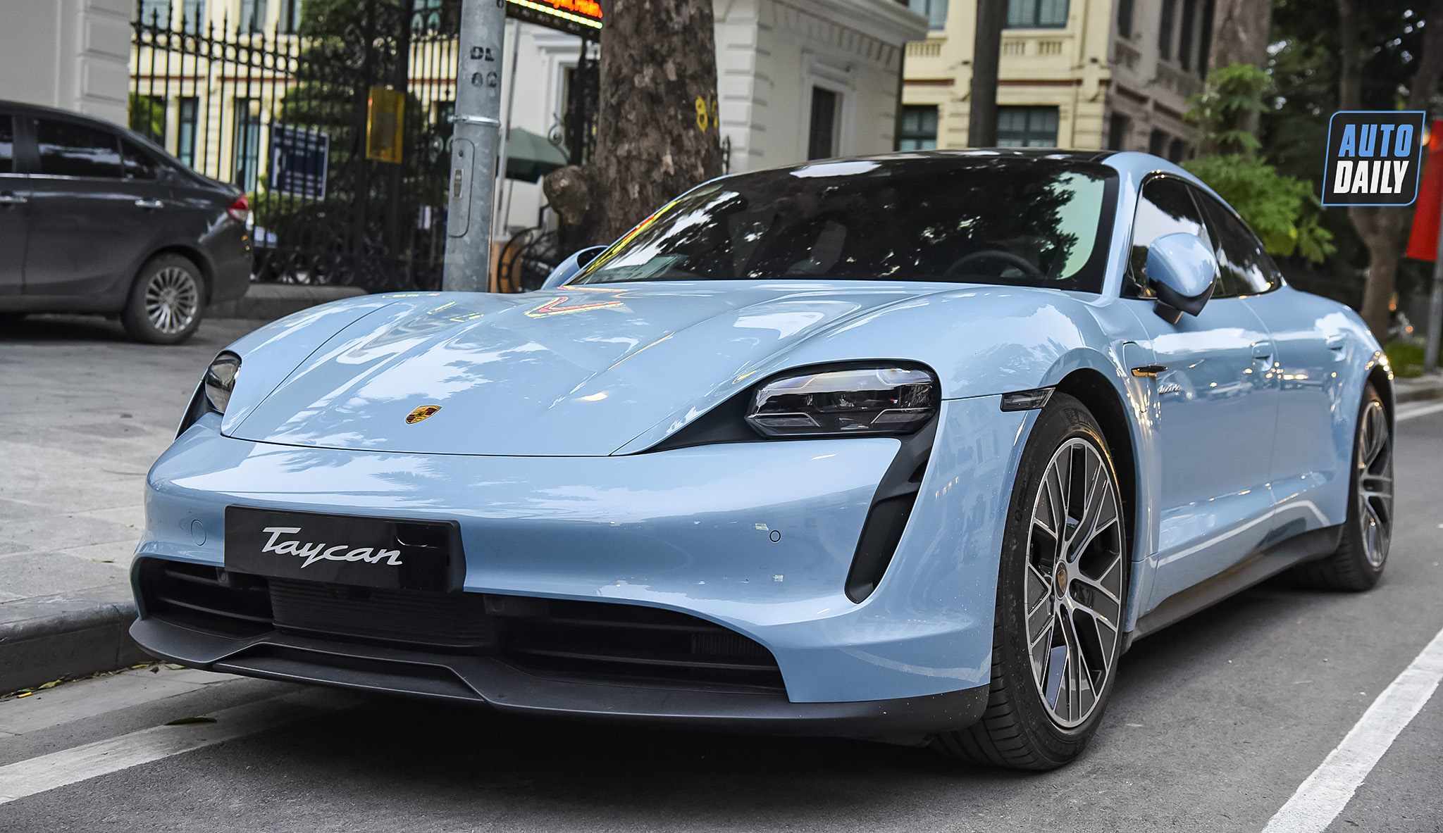 Xe điện Porsche Taycan bị triệu hồi để kiểm tra pin