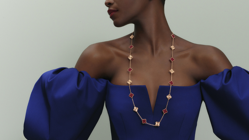 Van Cleef & Arpels bổ sung 4 thiết kế mới vào BST Alhambra biểu tượng
