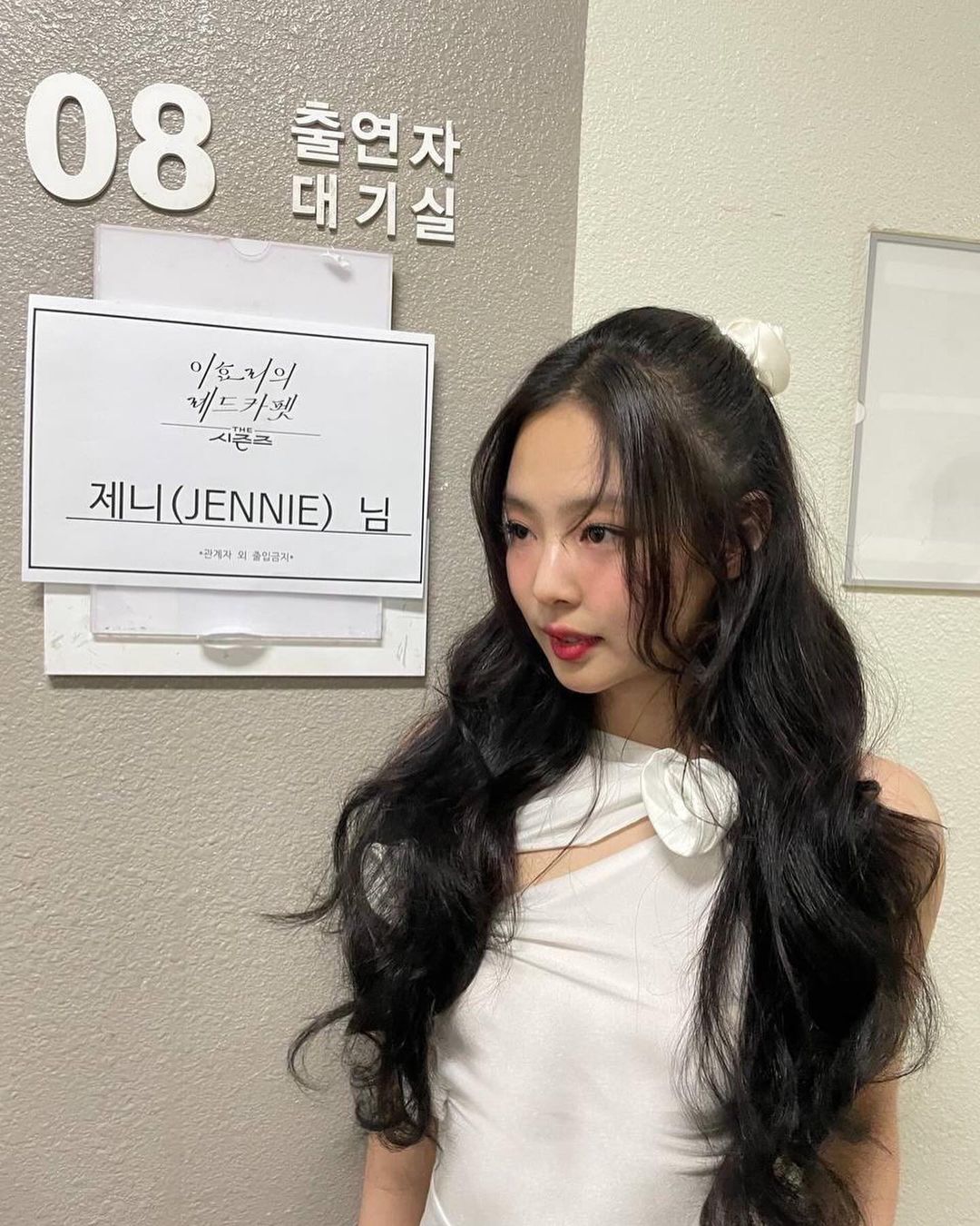 “Miss Korea” Jennie Kim mặc gì trên sân khấu “Lee Hyori's Red Carpet”?