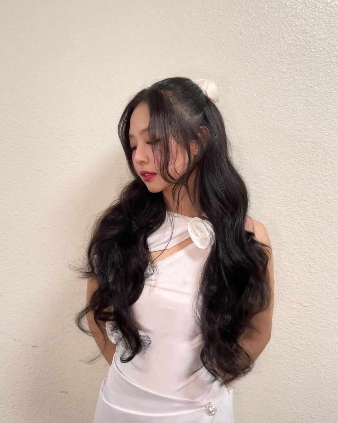 “Miss Korea” Jennie Kim mặc gì trên sân khấu “Lee Hyori's Red Carpet”?