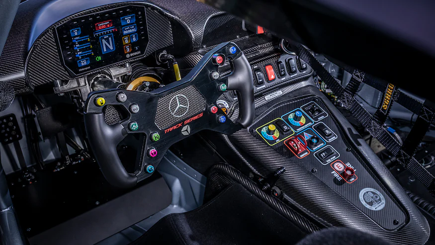 Vạn lý tốc độ - hơi thở của mãnh thú Mercedes-AMG GT2 697 mã lực