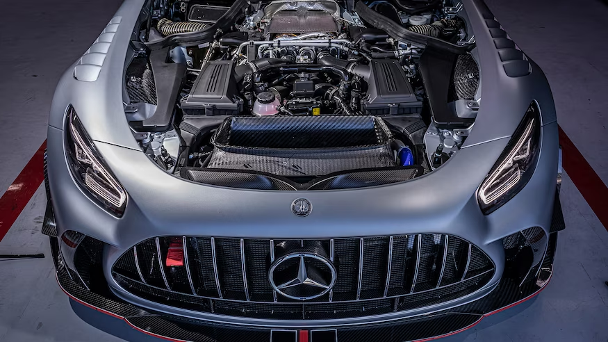 Vạn lý tốc độ - hơi thở của mãnh thú Mercedes-AMG GT2 697 mã lực