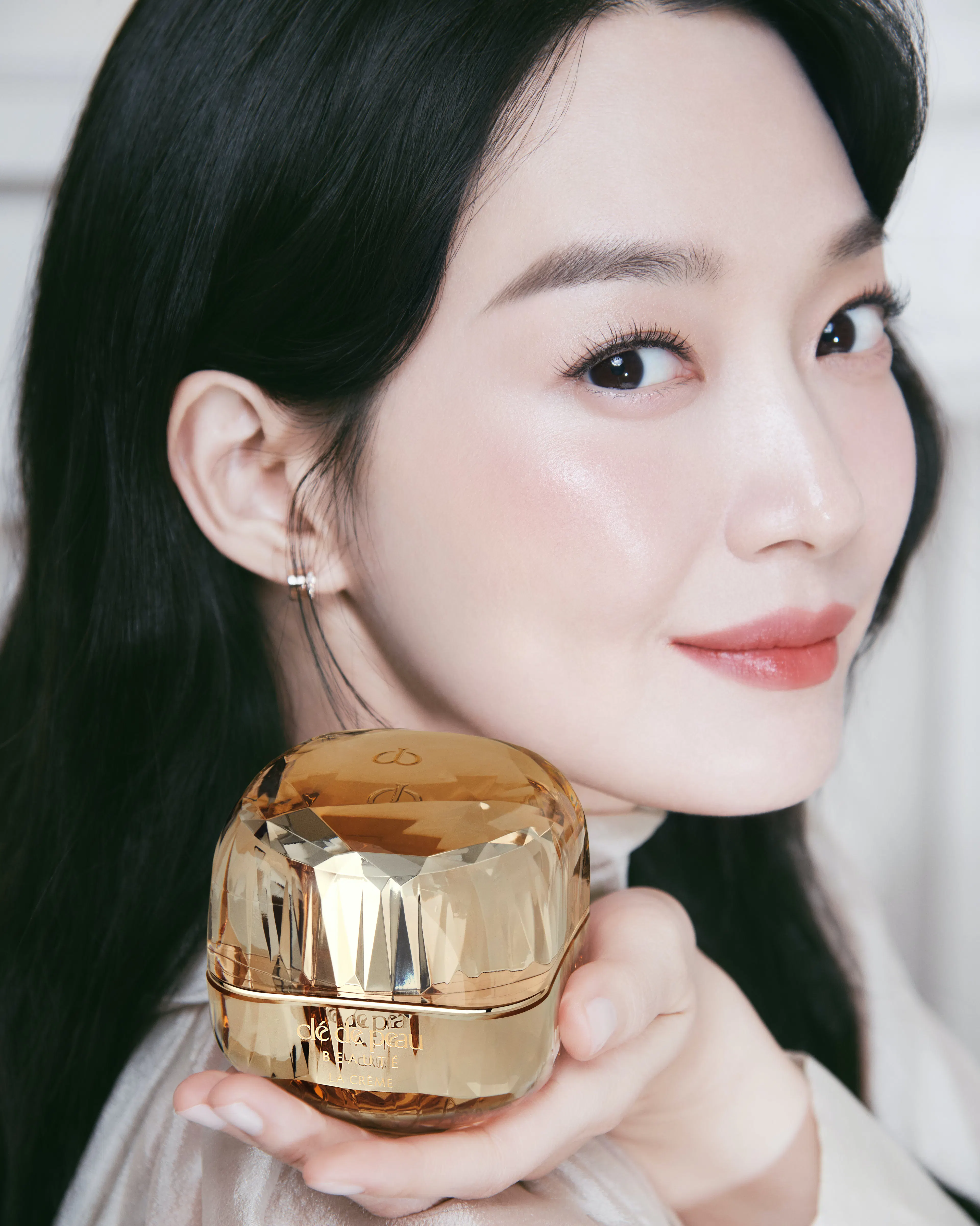 Diễn viên Shin Min-A chính thức trở thành Đại sứ Thương hiệu của Clé De Peau Beauté