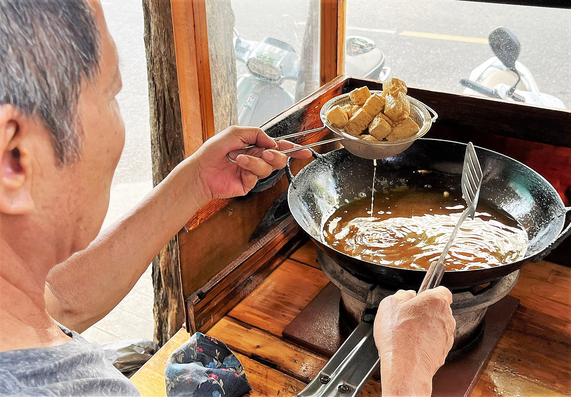 Đậu hũ thúi: Món ăn người mê, kẻ 'xua đuổi'