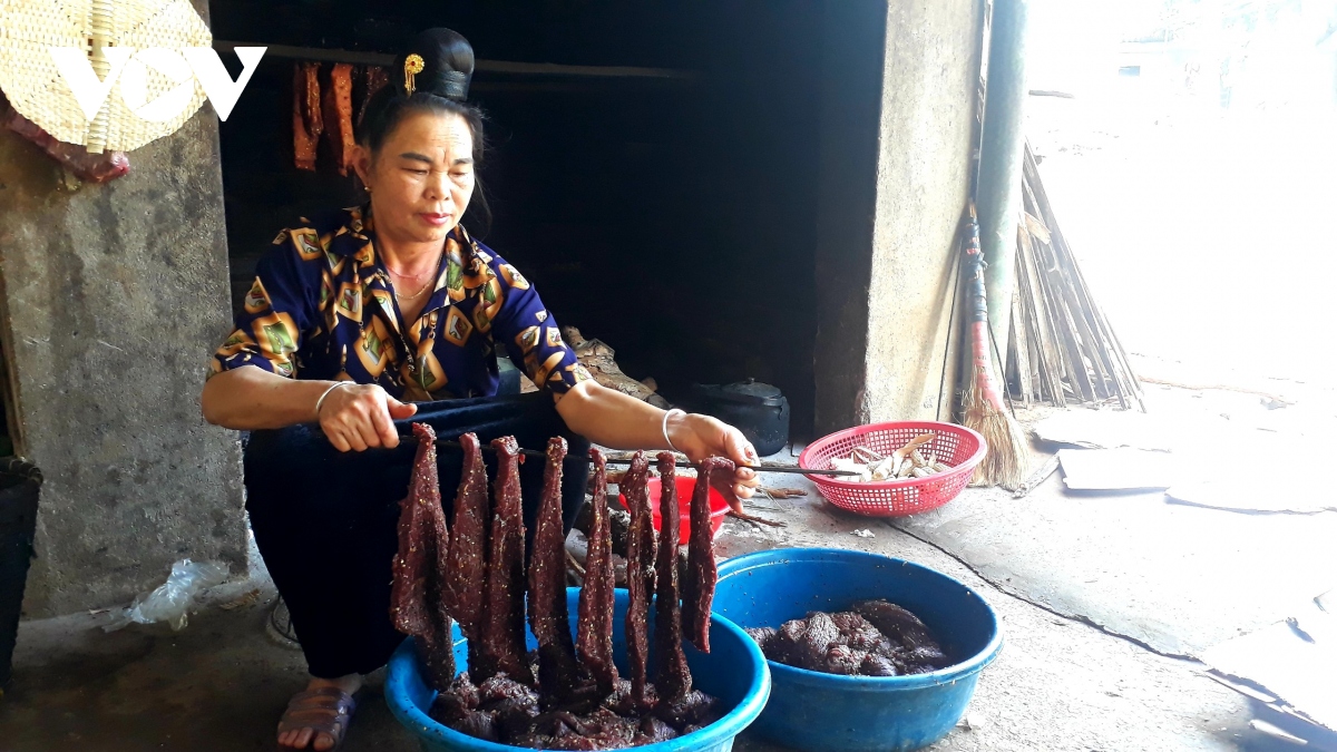 Thịt gác bếp của đồng bào Thái vào vụ Tết