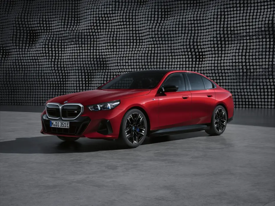 Xe BMW i5 5 Series có vị trí bộ pin thấp đảm bảo vận hành linh hoạt