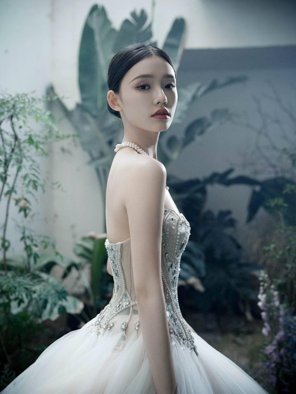 Lâm Duẫn và Chi Pu cùng lựa chọn thiết kế của thương hiệu Việt Nam