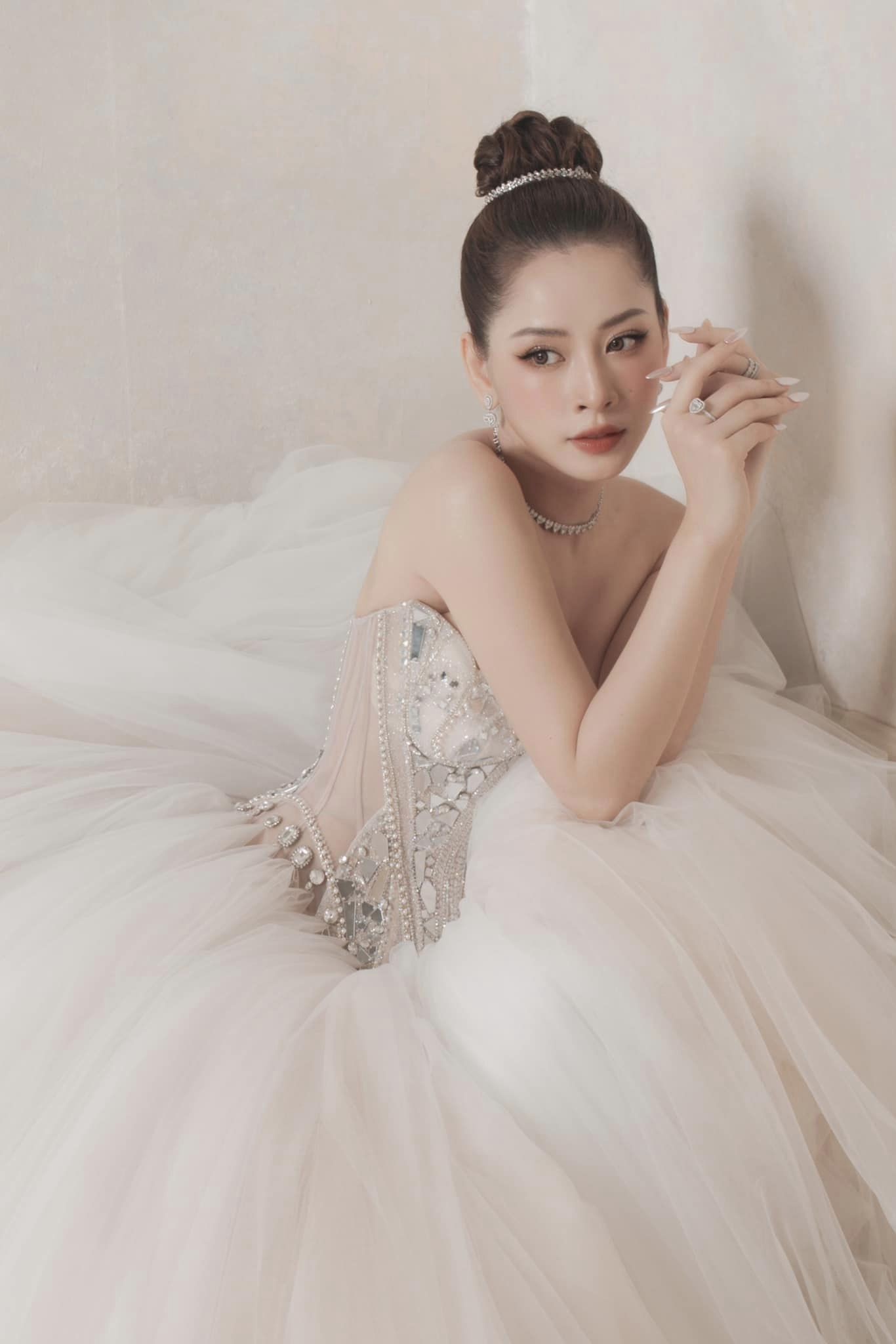 Đụng hàng thiết kế Việt với Chi Pu, "mỹ nhân ngư" Lâm Duẫn gặp sự cố bất ngờ