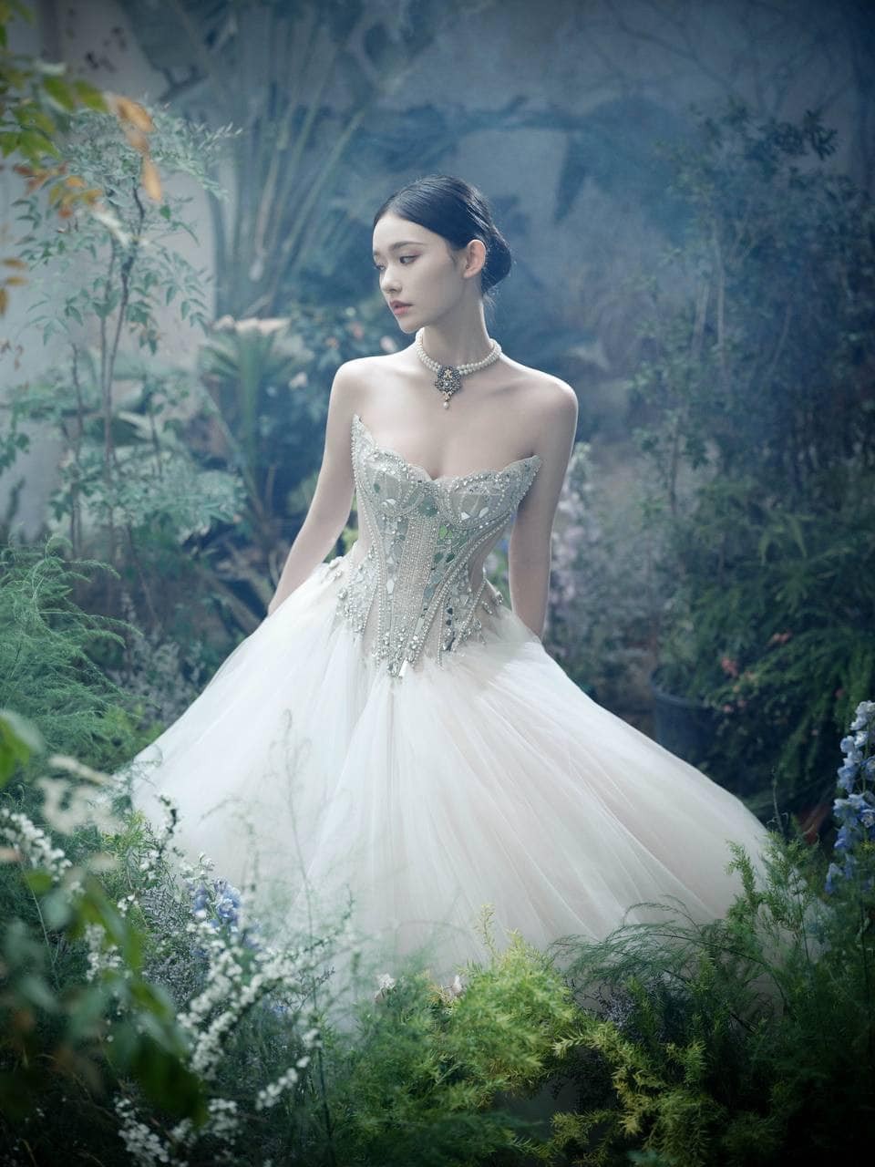 Đụng hàng thiết kế Việt với Chi Pu, "mỹ nhân ngư" Lâm Duẫn gặp sự cố bất ngờ