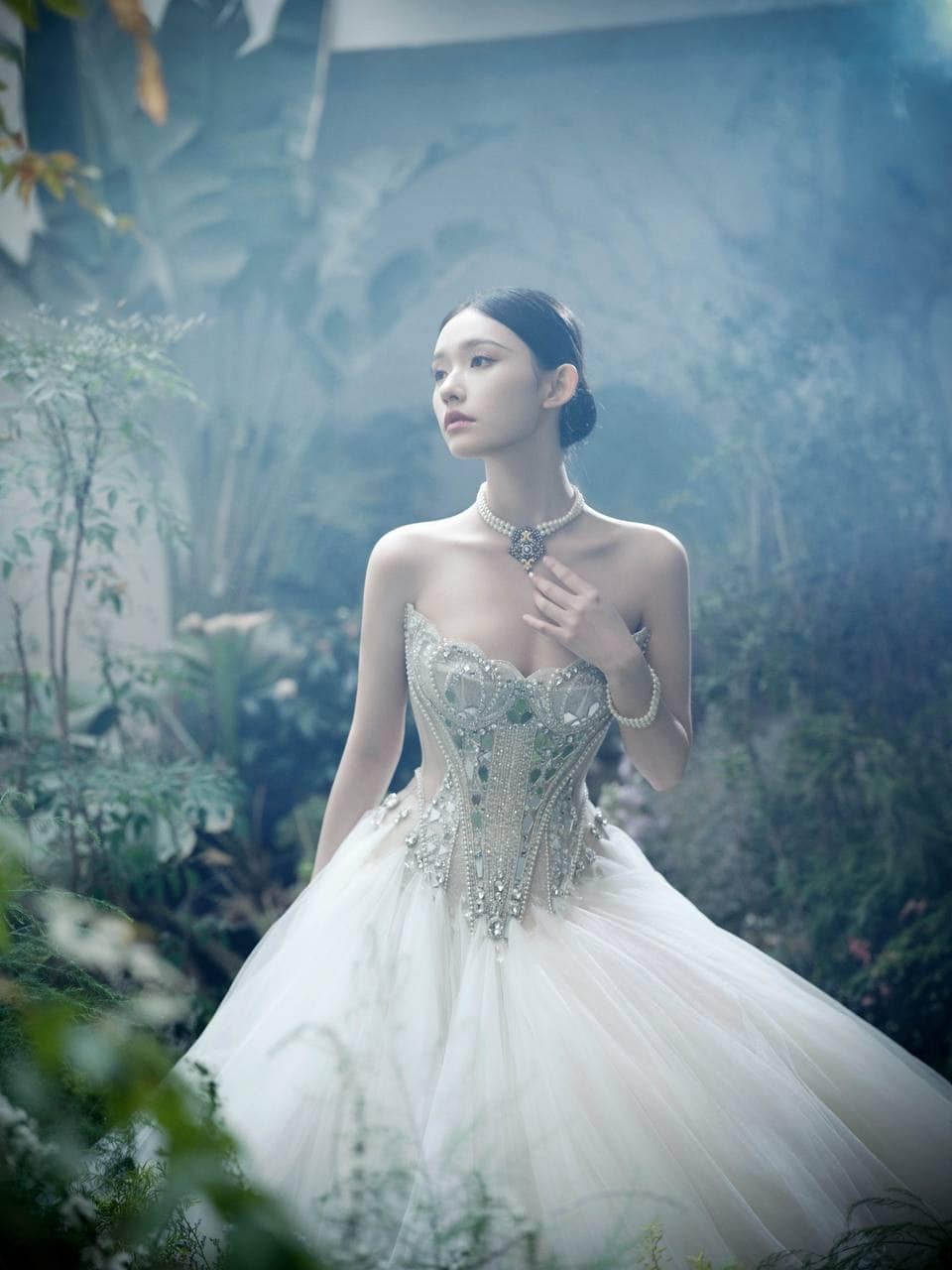 Lâm Duẫn và Chi Pu cùng lựa chọn thiết kế của thương hiệu Việt Nam