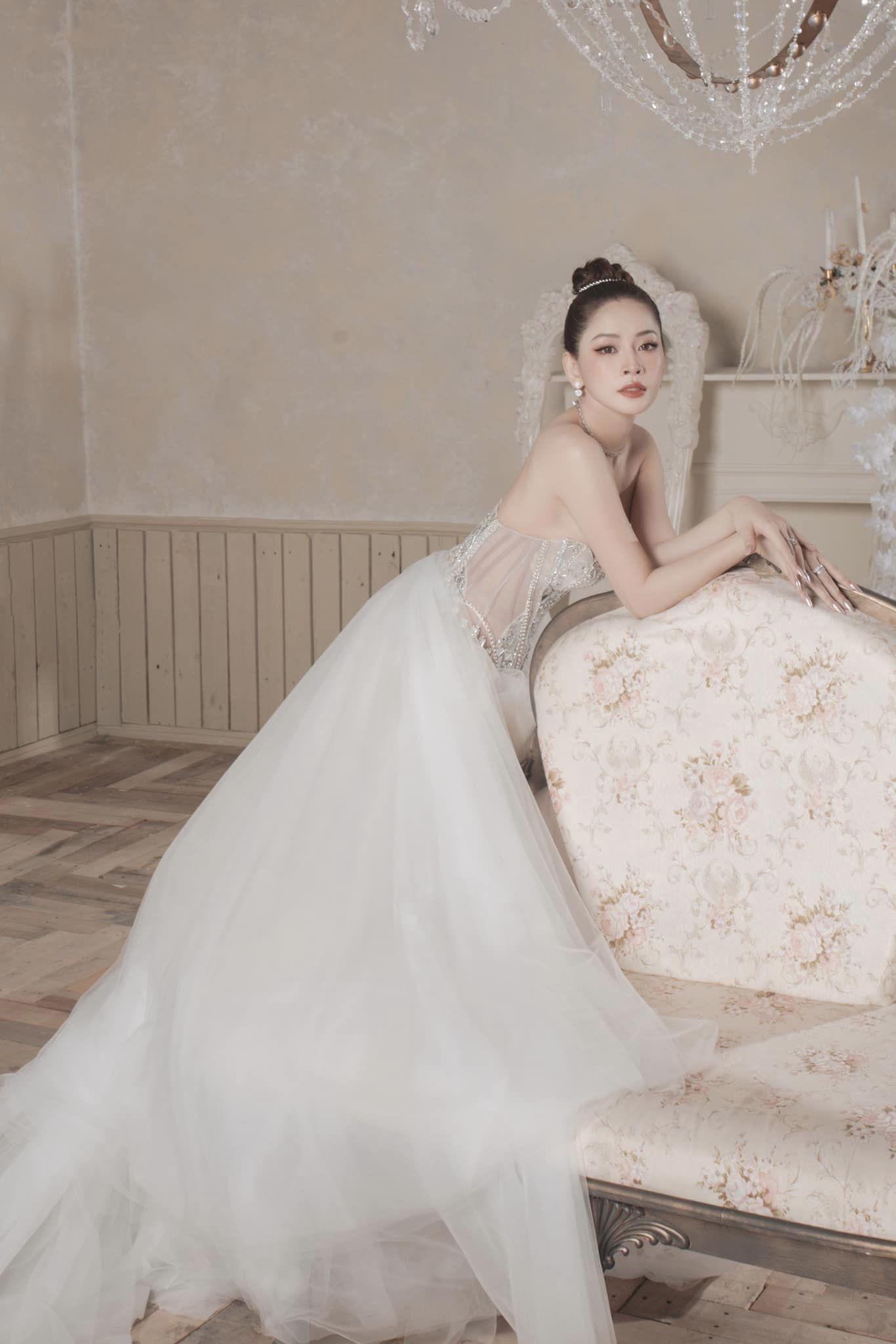 Đụng hàng thiết kế Việt với Chi Pu, "mỹ nhân ngư" Lâm Duẫn gặp sự cố bất ngờ