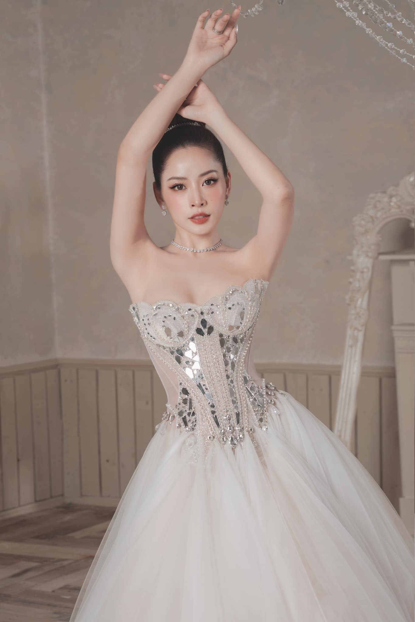 Đụng hàng thiết kế Việt với Chi Pu, "mỹ nhân ngư" Lâm Duẫn gặp sự cố bất ngờ