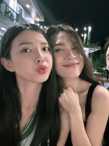 Mỹ Tâm lộ diện rạng rỡ, nhan sắc lão hoá ngược ở tuổi U45