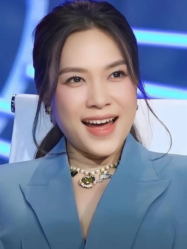 Mỹ Tâm lộ diện rạng rỡ, nhan sắc lão hoá ngược ở tuổi U45