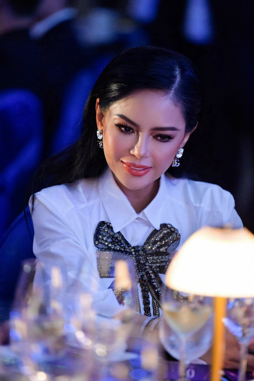 Doanh nhân Lê Hồng Thủy Tiên cuốn hút trong mọi khoảnh khắc tại Đẹp Awards 2023