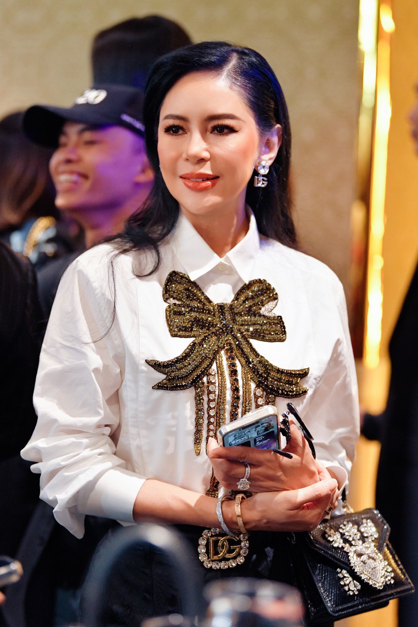 Doanh nhân Lê Hồng Thuỷ Tiên cuốn hút trong mọi khoảnh khắc tại Đẹp Awards 2023