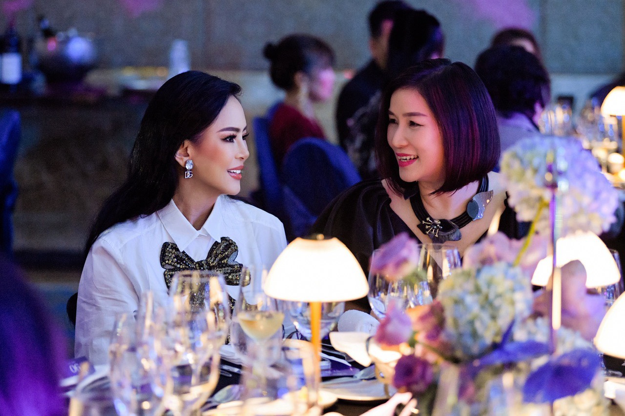 Doanh nhân Lê Hồng Thuỷ Tiên cuốn hút trong mọi khoảnh khắc tại Đẹp Awards 2023