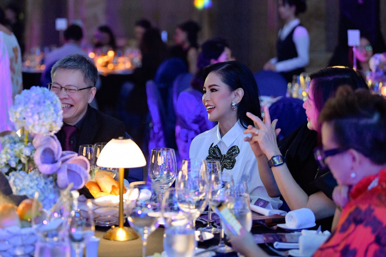 Doanh nhân Lê Hồng Thuỷ Tiên cuốn hút trong mọi khoảnh khắc tại Đẹp Awards 2023