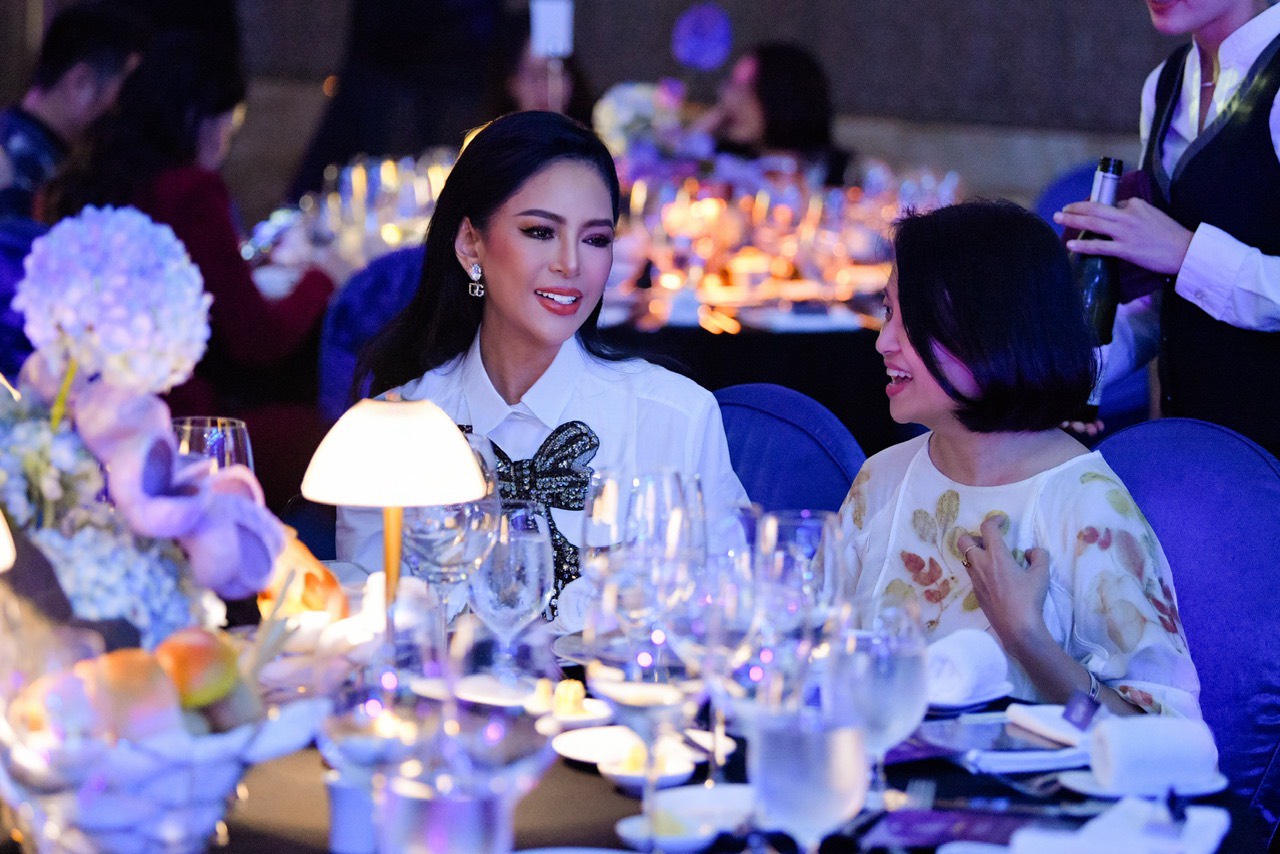 Doanh nhân Lê Hồng Thuỷ Tiên cuốn hút trong mọi khoảnh khắc tại Đẹp Awards 2023