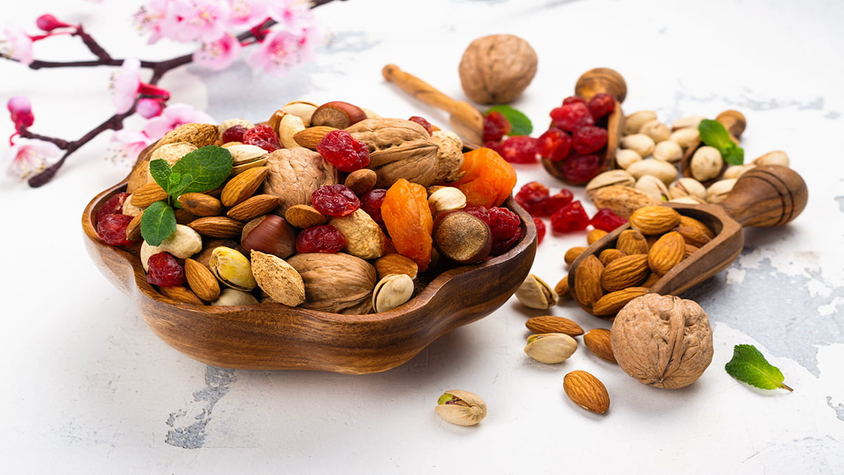 Gợi ý những món ăn vặt lành mạnh ngày Tết cho các nàng