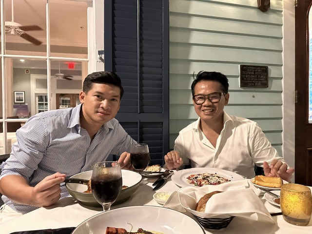 Chuyện tình của NTK Thái Công và CEO kém 17 tuổi