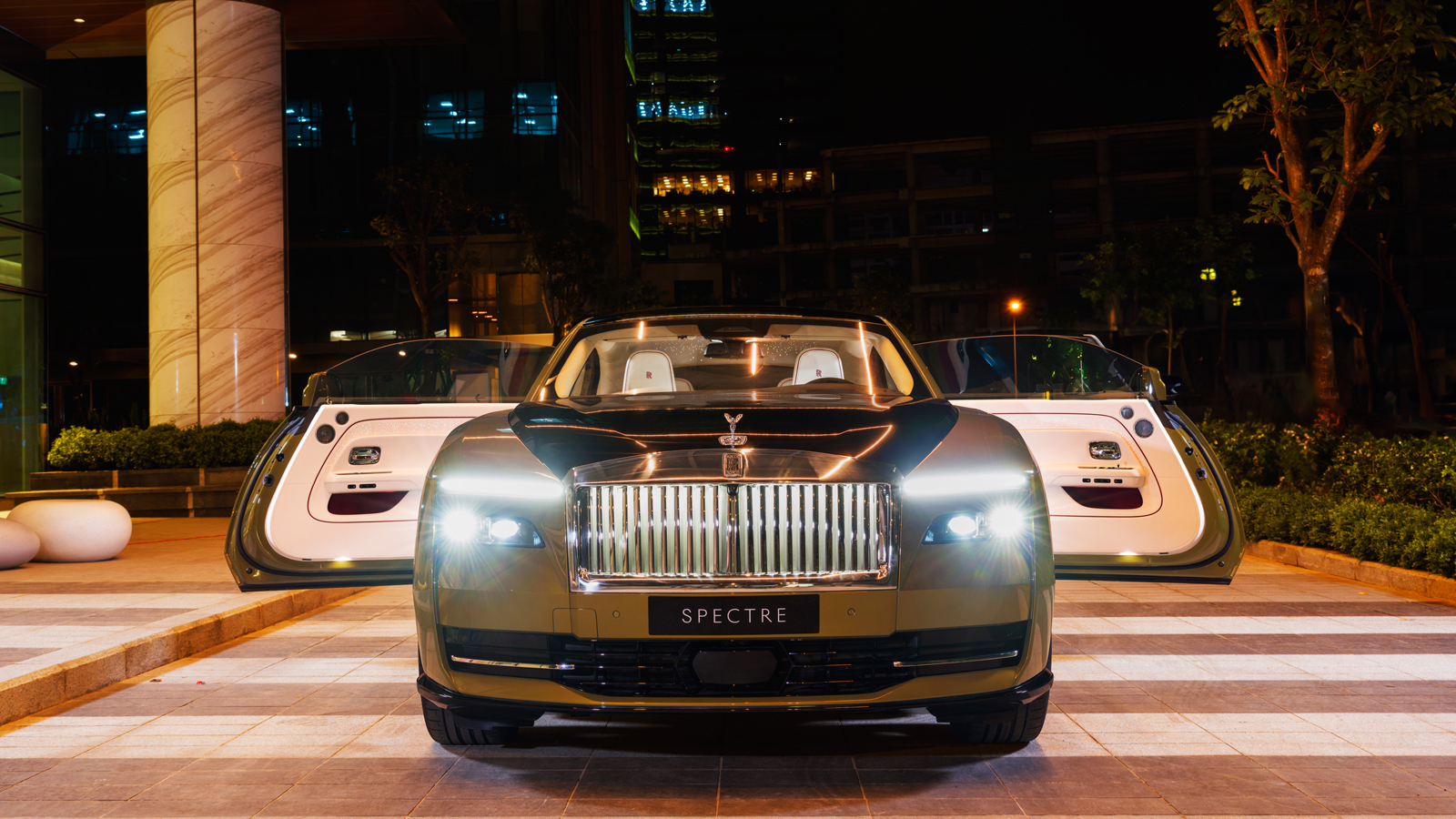 Xe điện đầu tiên của Rolls-Royce ra mắt tại Việt Nam